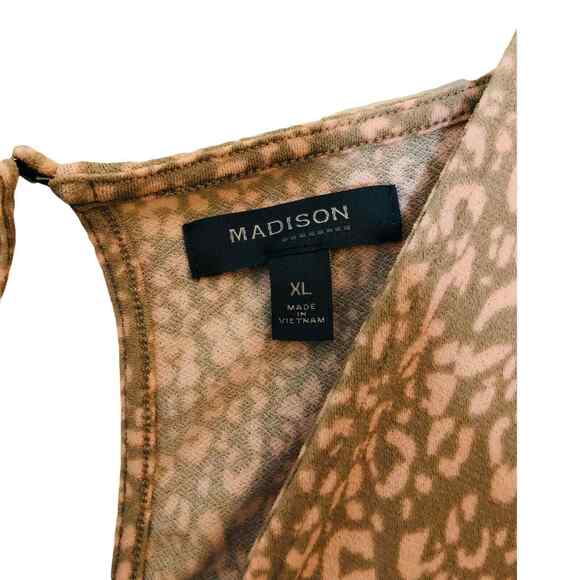 NWT Madison Womens Animal Print Romper Jumpsuit Wide Leg Relaxed Fit Coral XL - Picture 3 of 7